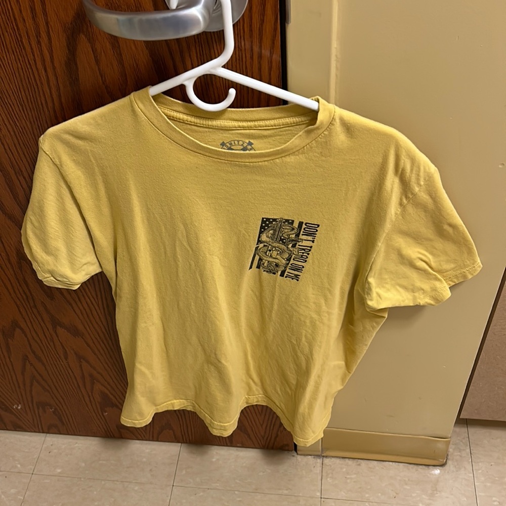 Howitzer “don’t tread on me” tee.